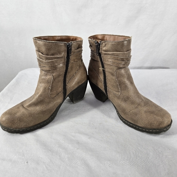 Born B.O.C BOC ALICUDI Taupe Ankle WOMENS 7.5 Z25517 Booties Tassel Zip 2" Heel - Picture 3 of 10